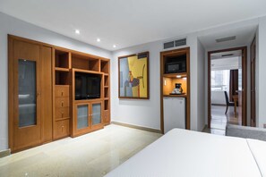 1 bedroom, in-room safe, desk, soundproofing