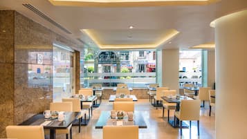 ๋งค์ผ ๋ทํ ์์นจ ์์ฌ(1์ธ๋น MXN 240)