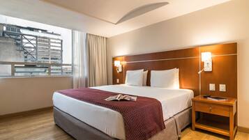 Caja de seguridad en la habitación, escritorio y insonorización