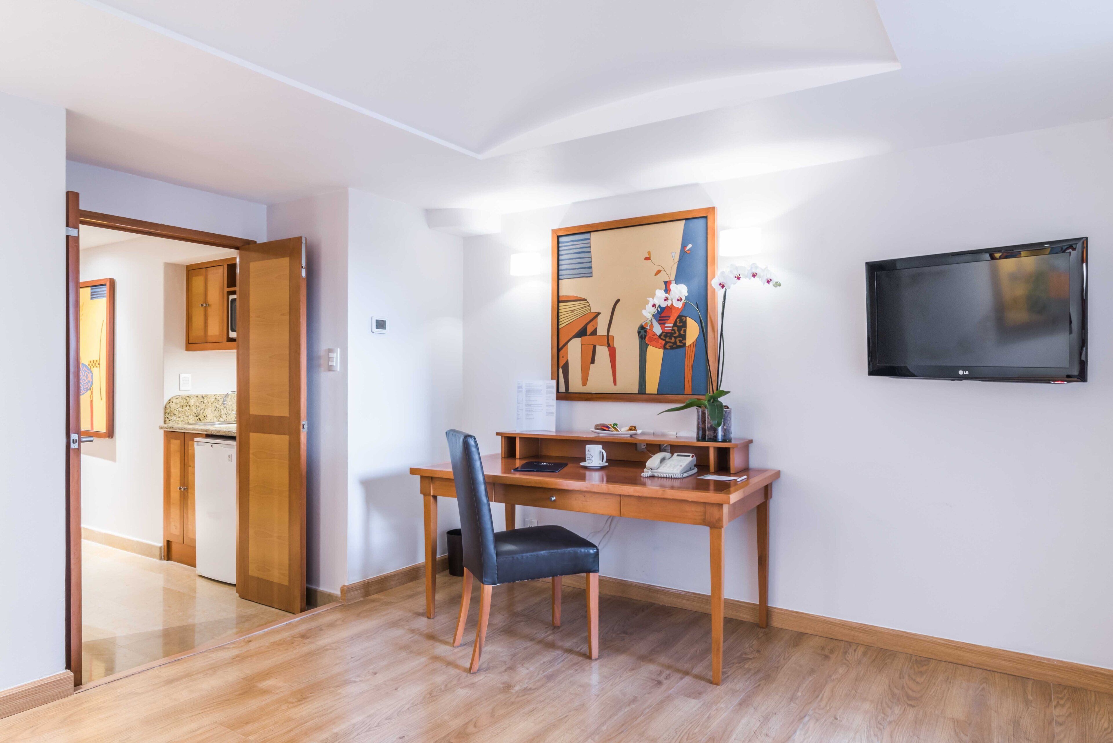 1 bedroom, in-room safe, desk, soundproofing