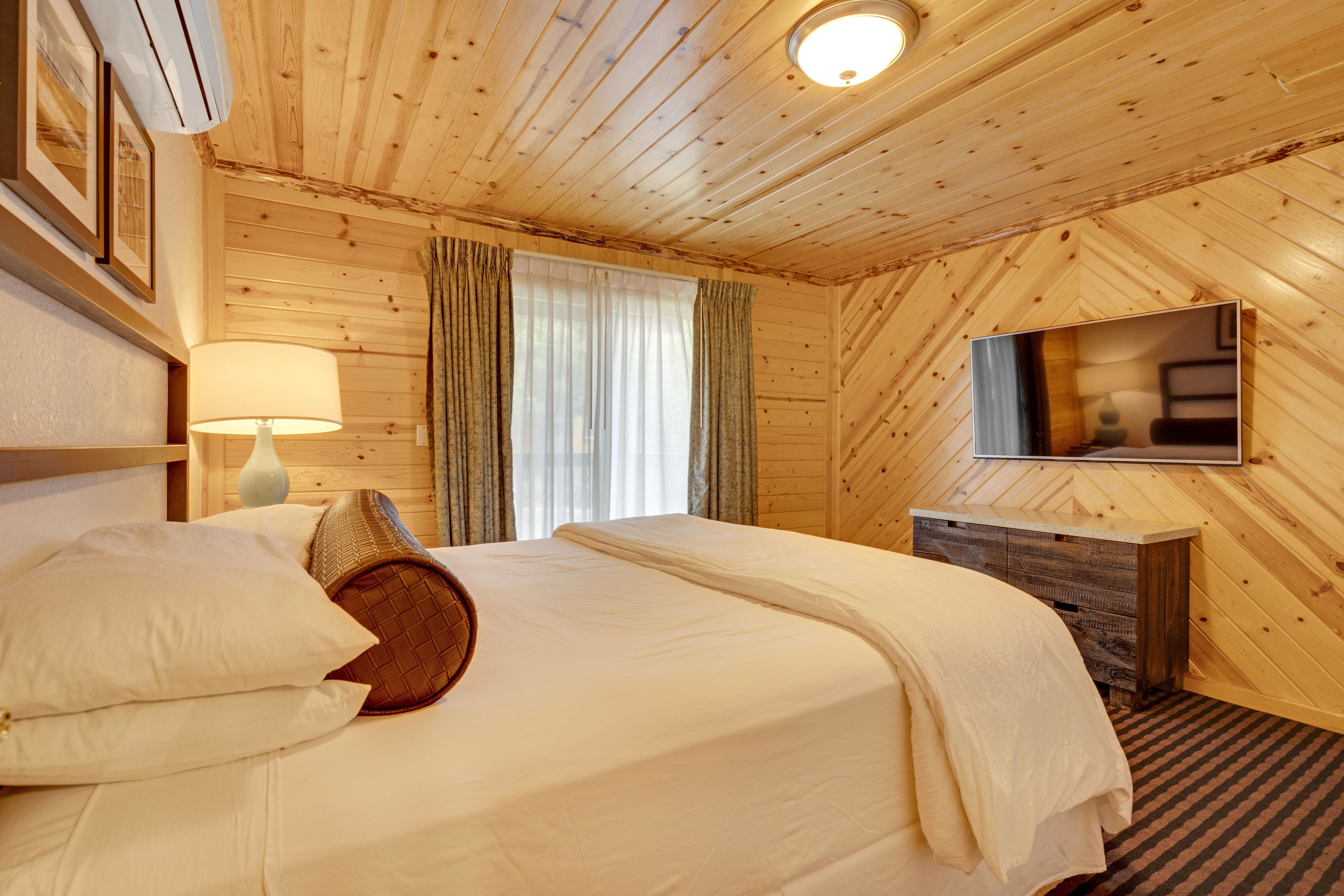 エジプト綿のシーツ、高級寝具、羽毛の掛け布団、セーフティボックス (室内)