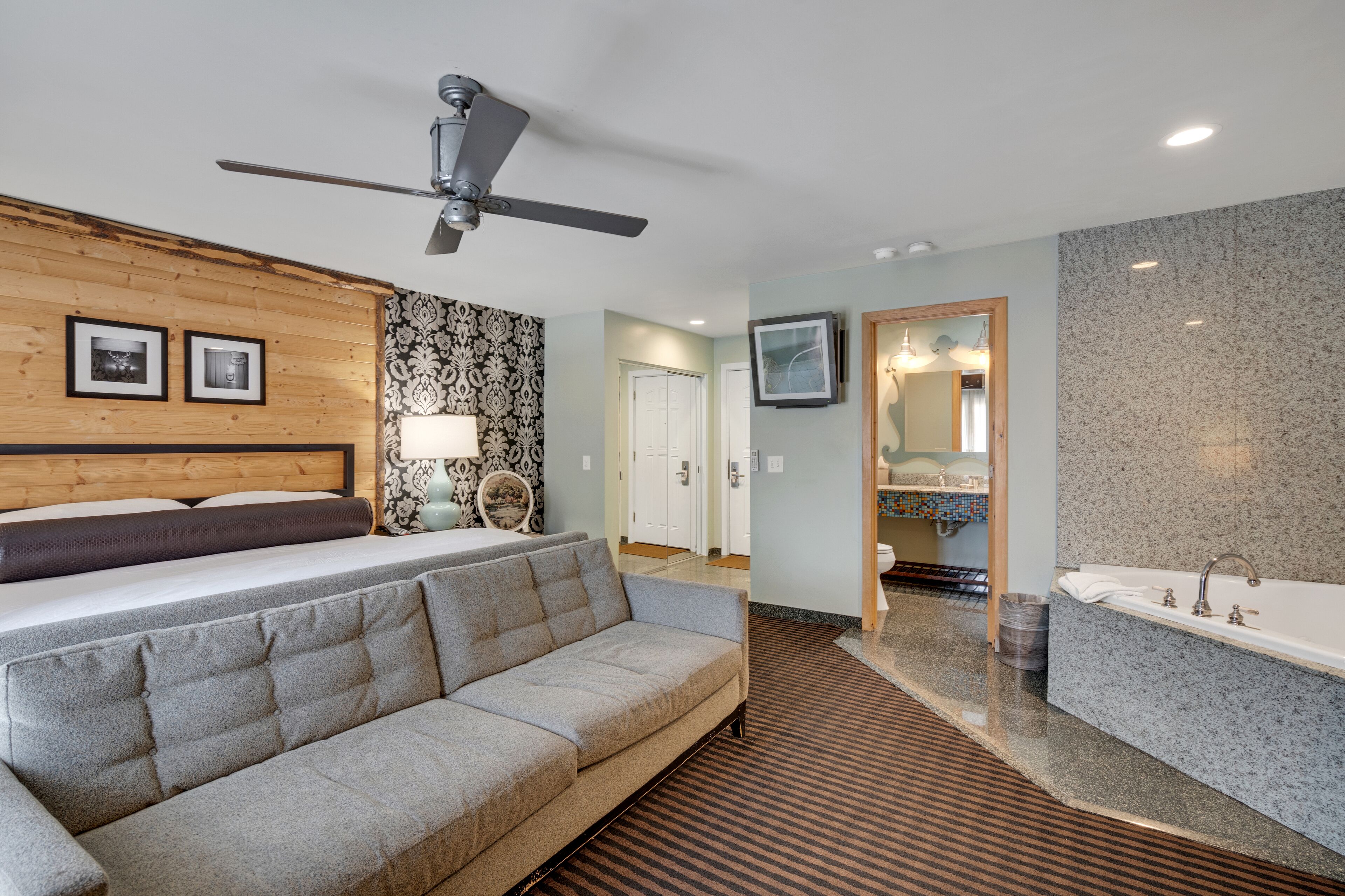 Suite, 1 King Bed, Poolside | Living area | TV