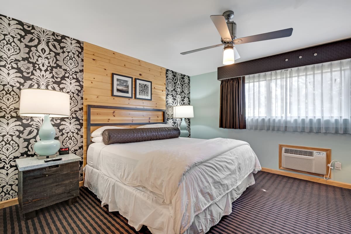 Egyptian cotton sheets, premium bedding, down comforters, in-room safe