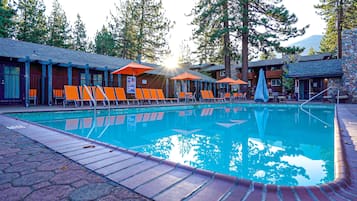 Egyptian cotton sheets, premium bedding, down duvets, in-room safe