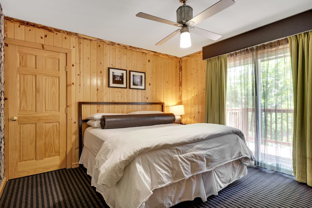 Egyptian cotton sheets, premium bedding, down comforters, in-room safe