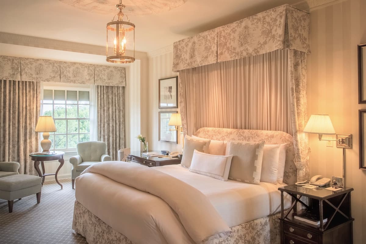 premier room, 1 king bed | egyptian cotton sheets, premium bedding, down duvets, pillow-top beds