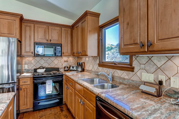 Meadows Townhome 4 Bedroom | Private kitchen