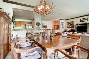 Highlands Slopeside 3 Bedroom | Private kitchen | Fridge, microwave, oven, stovetop