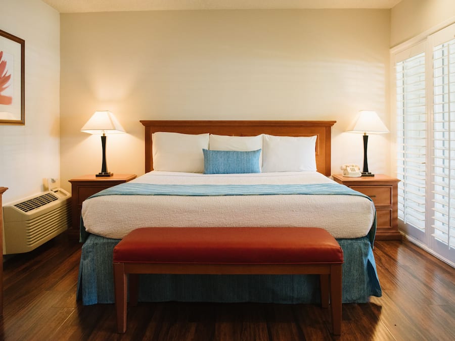 Standard-huone, 1 suuri parisänky | Työpöytä, silitysrauta/-lauta, ilmainen Wi-Fi, vuodevaatteet