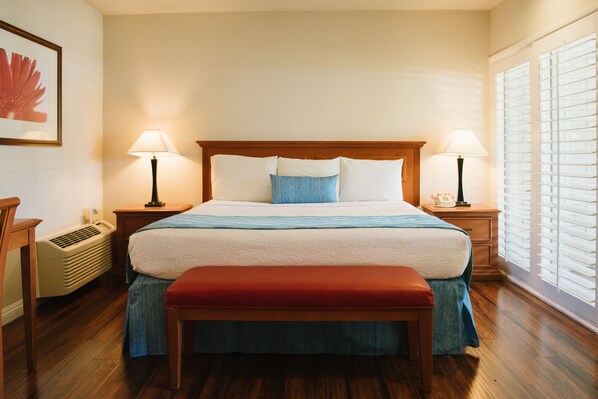 Standard Room, 1 King Bed | Desk, iron/ironing board, free WiFi, bed sheets