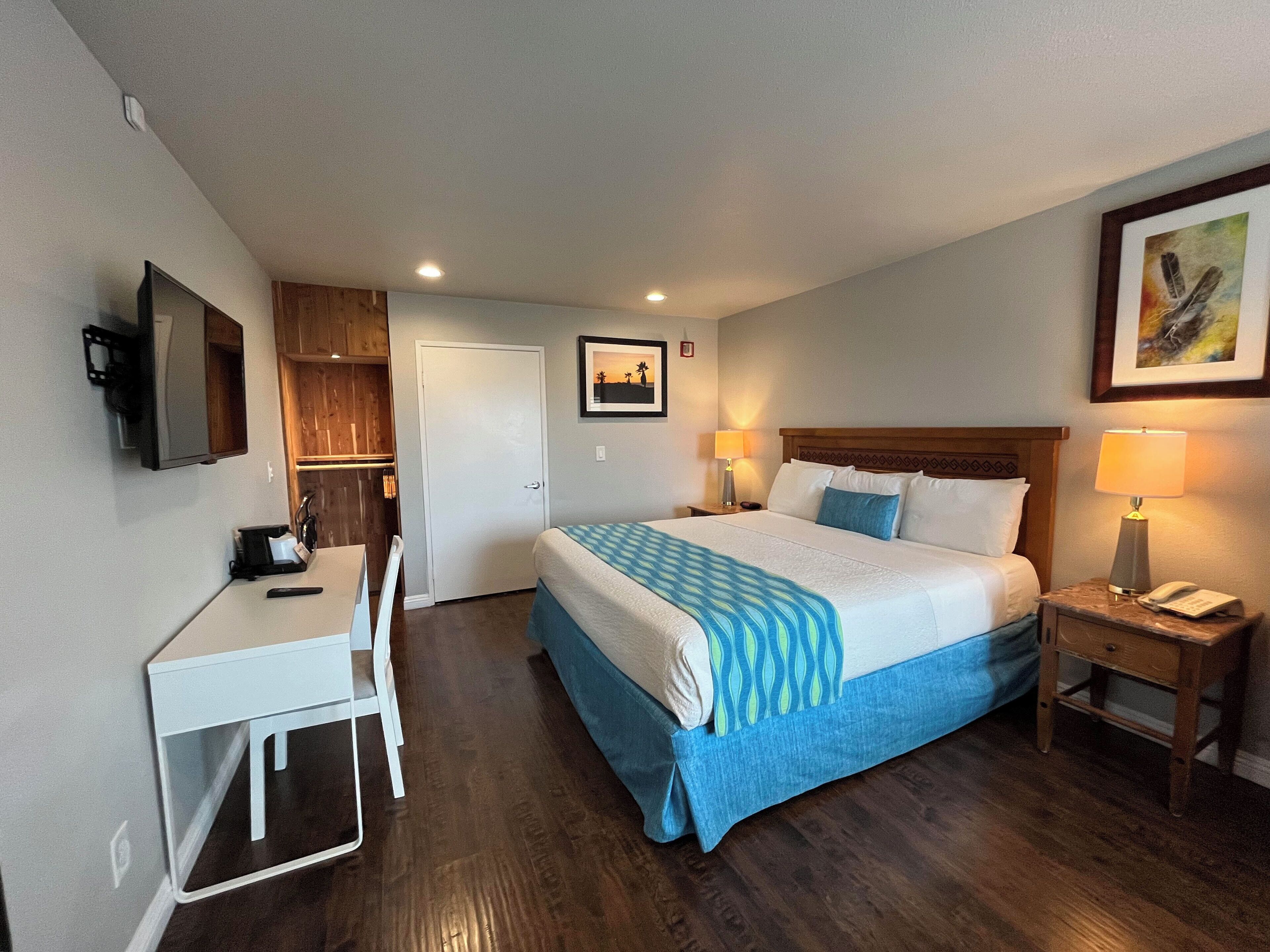 accessible king | desk, iron/ironing board, free wifi, bed sheets