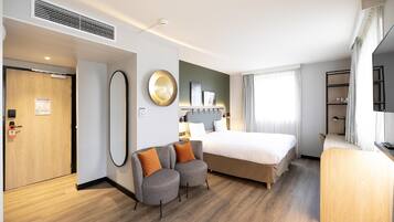 Next Generation, Room, Berbilang Katil | Peralatan tempat tidur premium, peti besi dalam bilik, meja