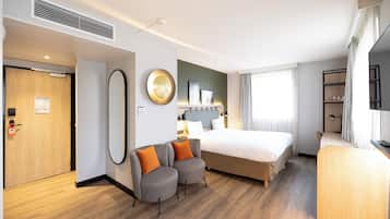 Next Generation, Kamer, Meerdere bedden | Luxe beddengoed, een kluis op de kamer, een bureau, een laptopwerkplek