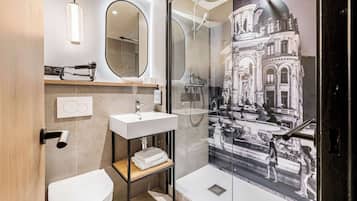 Regadera, amenidades de baño ecológicas, secadora de cabello, toallas