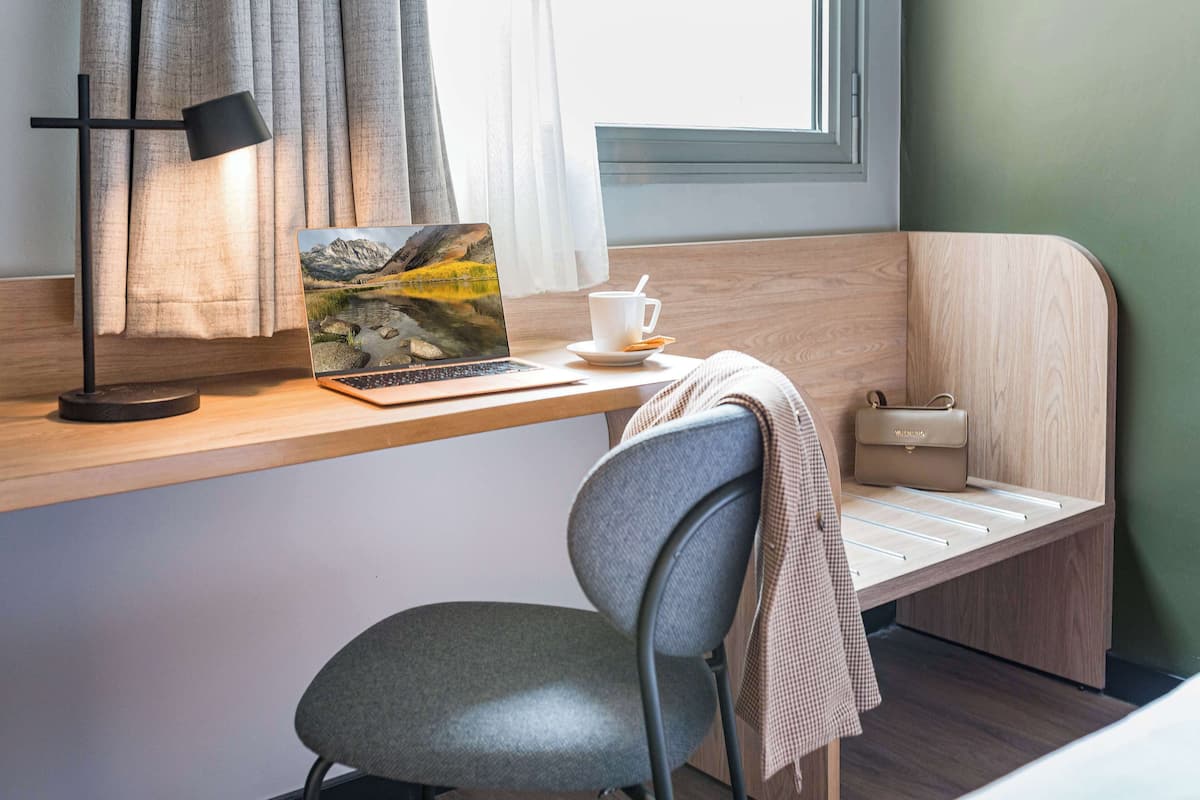 Premium bedding, in-room safe, desk, laptop workspace