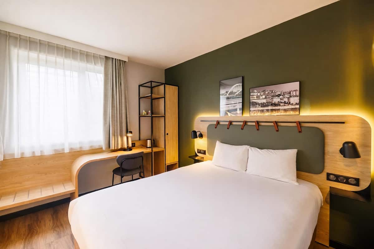 Next Generation, Standard Room, 1 Double Bed | Premium bedding, in-room safe, desk, laptop workspace