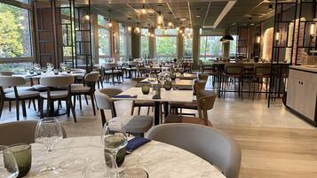 Serveert lunch en diner, Franse gerechten