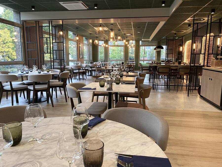 Déjeuner et dîner servis sur place