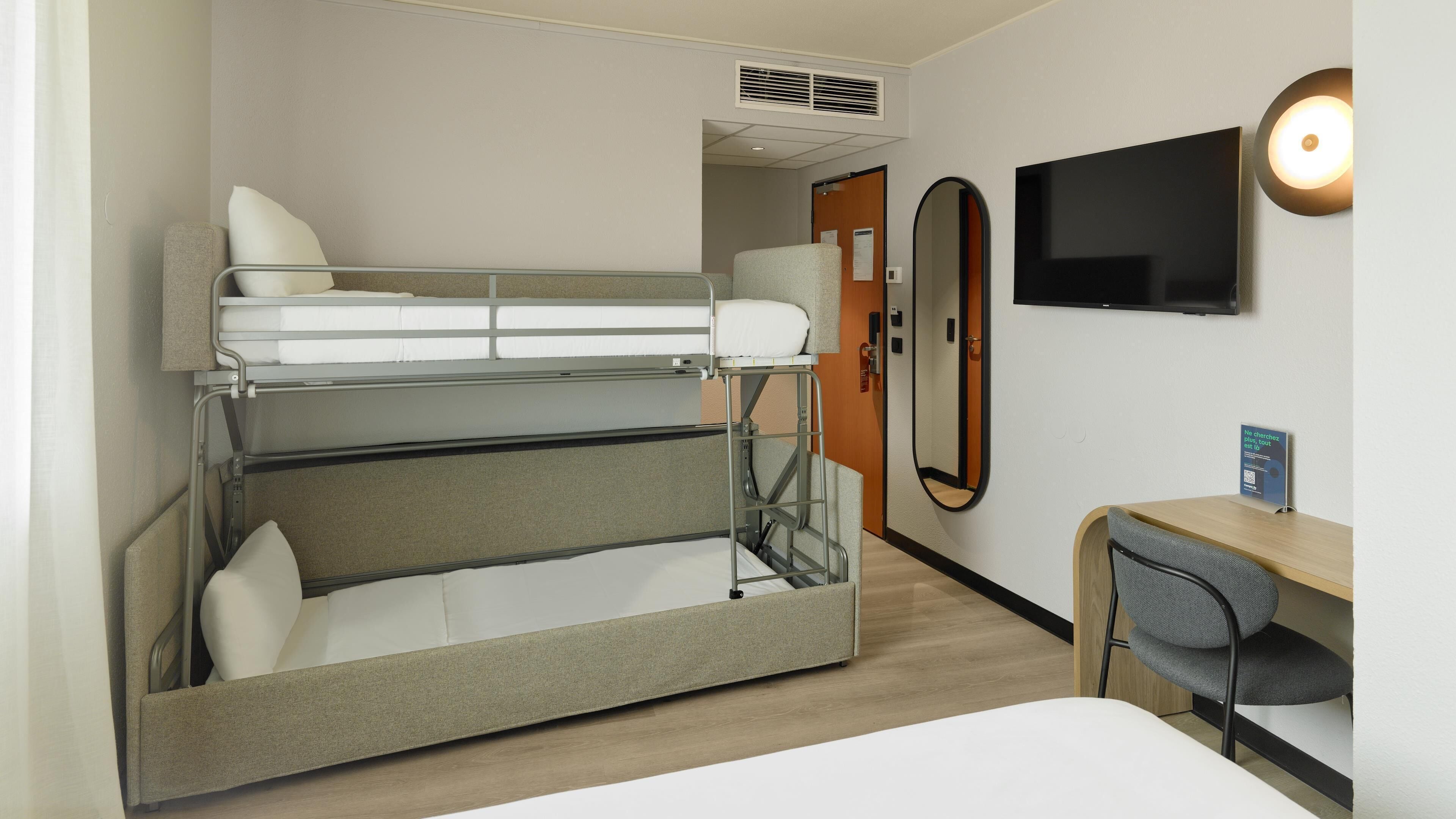 스탠다드룸, 퀸사이즈침대 1개 및 소파베드 | 고급 침구, 책상, 노트북 작업 공간, 암막 커튼