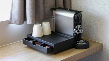 Superior Room, 1 King Bed | Room amenity
