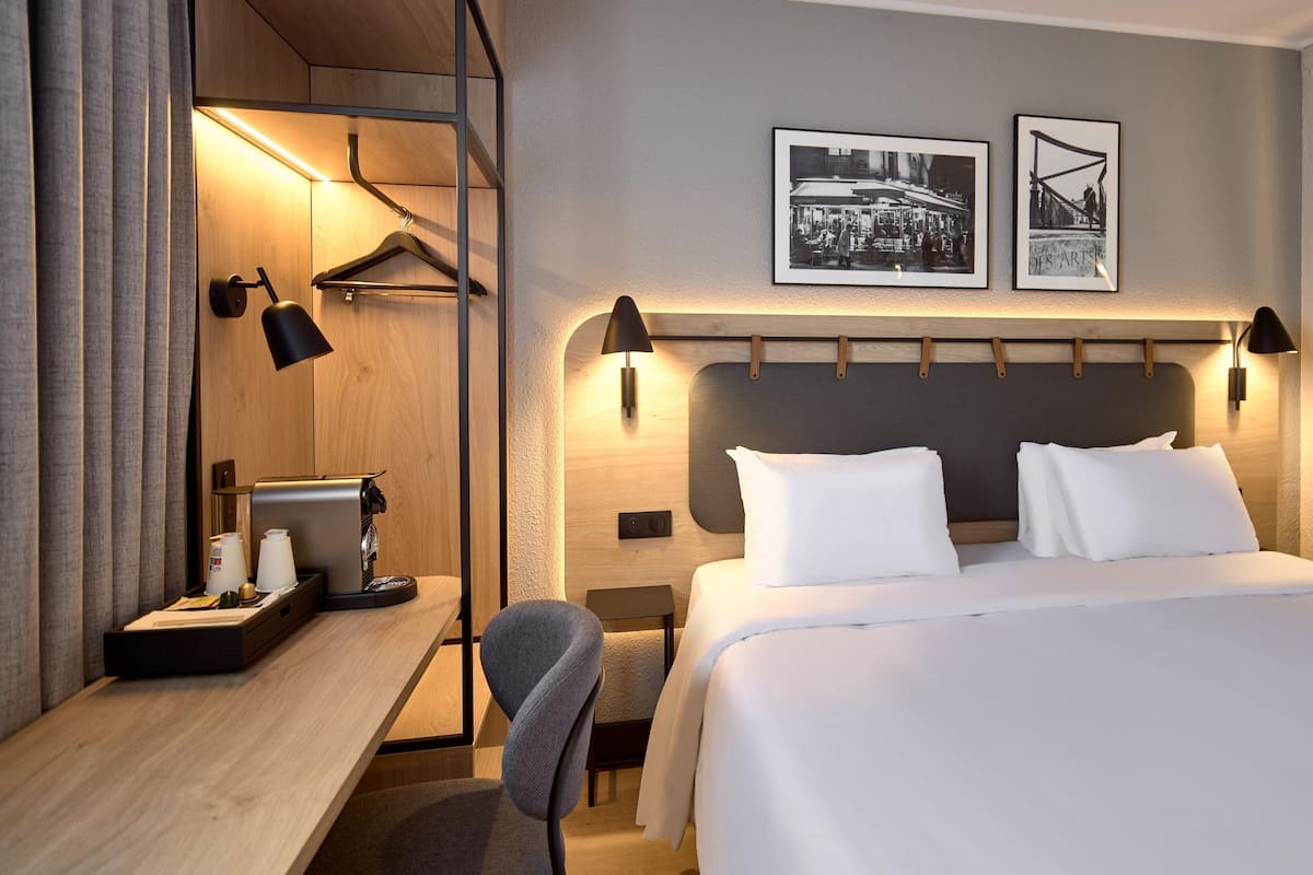 Kamar Superior, 1 Tempat Tidur King | Seprai premium, meja kerja, dan ruang kerja ramah laptop