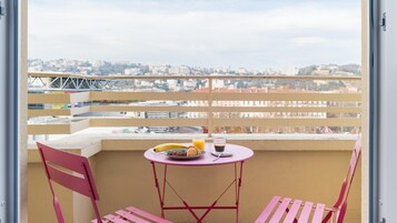 Superior Room, 1 King Bed | Premium bedding, desk, laptop workspace, blackout drapes