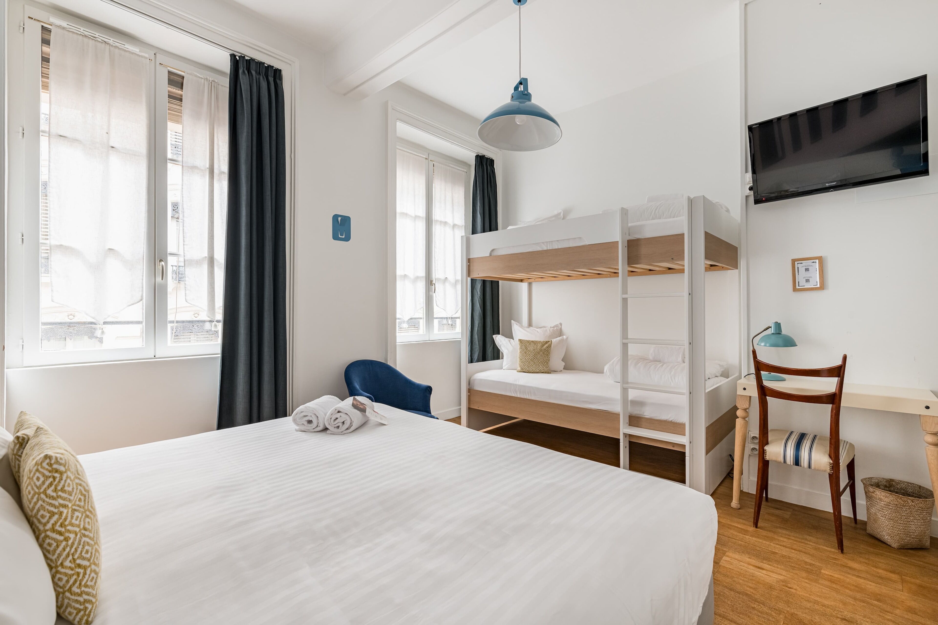 quadruple room | 1 bedroom, desk, soundproofing, free wifi