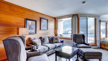 Condo, 1 Bedroom | In-room safe, individually decorated, individually furnished, desk