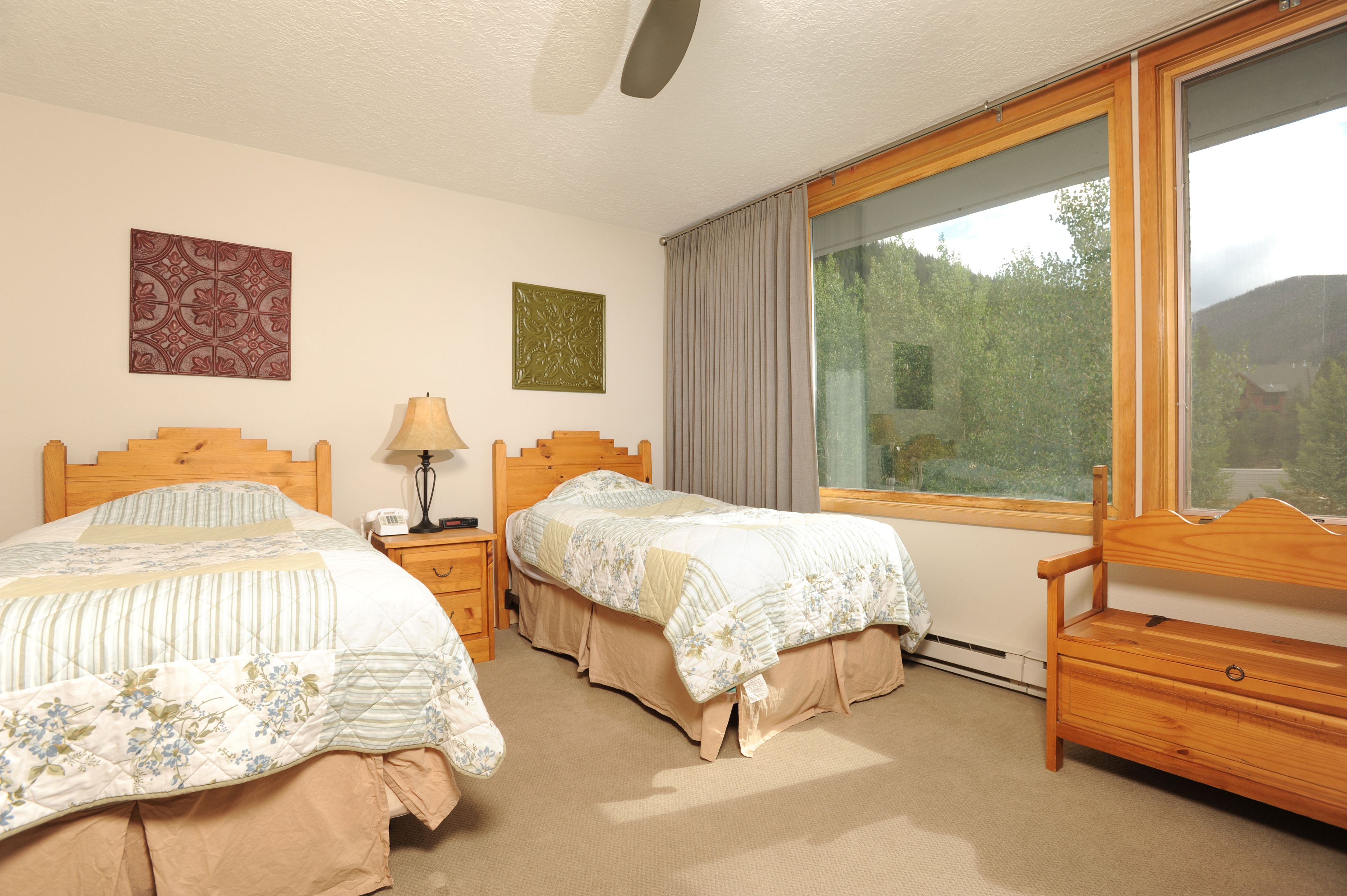 Safe på rommet, individuelt dekorert, individuelt innredet og skrivebord