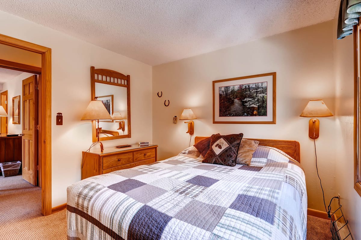 Individually decorated, individually furnished, iron/ironing board