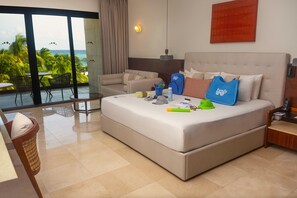 Minibar, in-room safe, desk, blackout curtains - Grand Palladium Kantenah Resort & Spa All Inclusive (Kantenah)