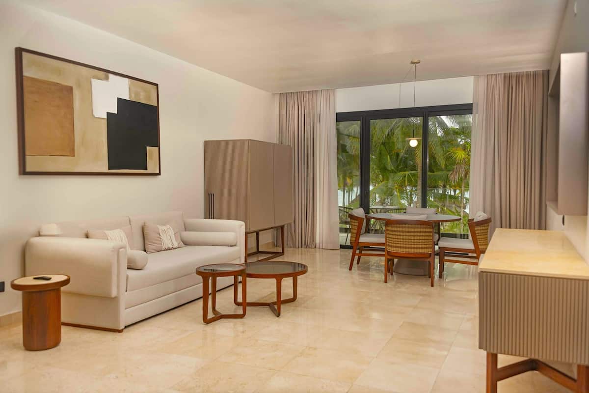 Family Selection Suite Beachfront | 1 bedroom, minibar, in-room safe, desk