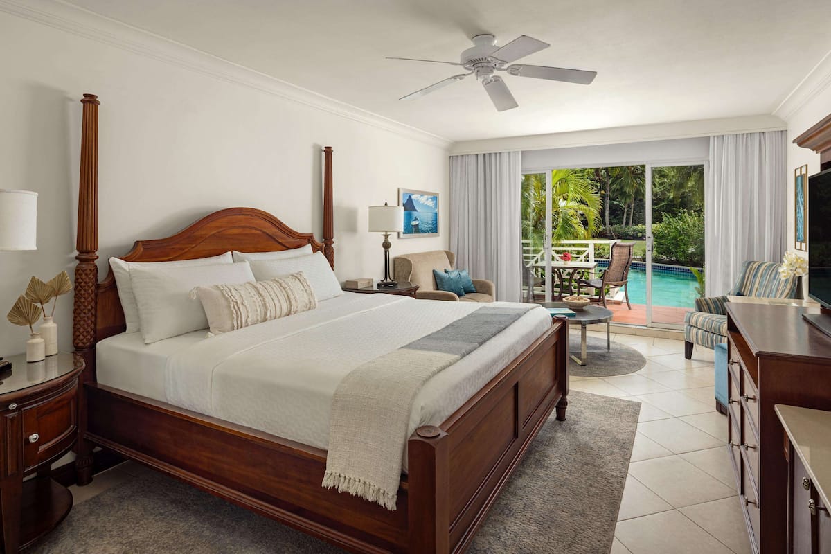 Club Room, 1 Bedroom, Pool View (Swim Up Lover's Lagoon) | Minibar, in-room safe, individually furnished, blackout drapes