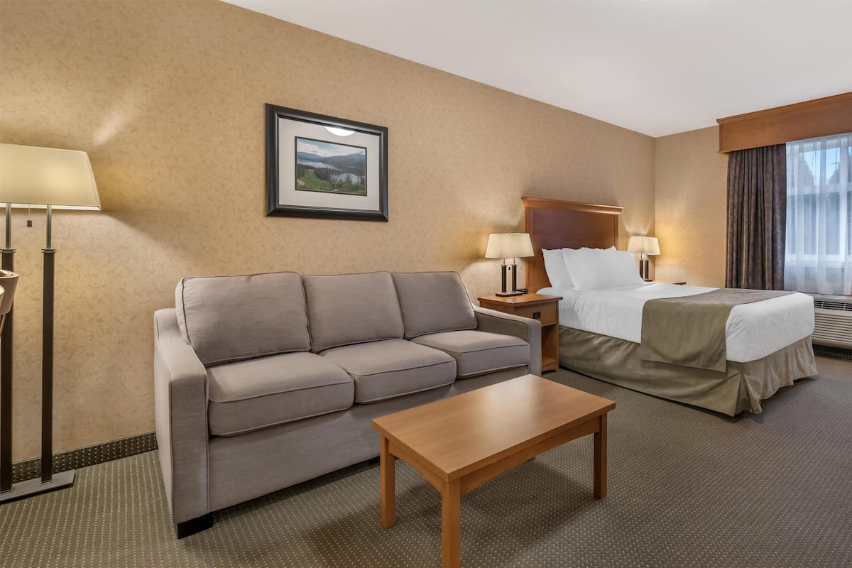 Suite, Multiple Beds, Non Smoking (with Sofabed) | Pillowtop beds, desk, blackout drapes, iron/ironing board