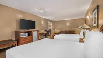 Standard-studio, 2 keskisuurta parisänkyä, tupakointi kielletty (with Sofabed) | Pillowtop-patjalliset sängyt, työpöytä, pimennysverhot