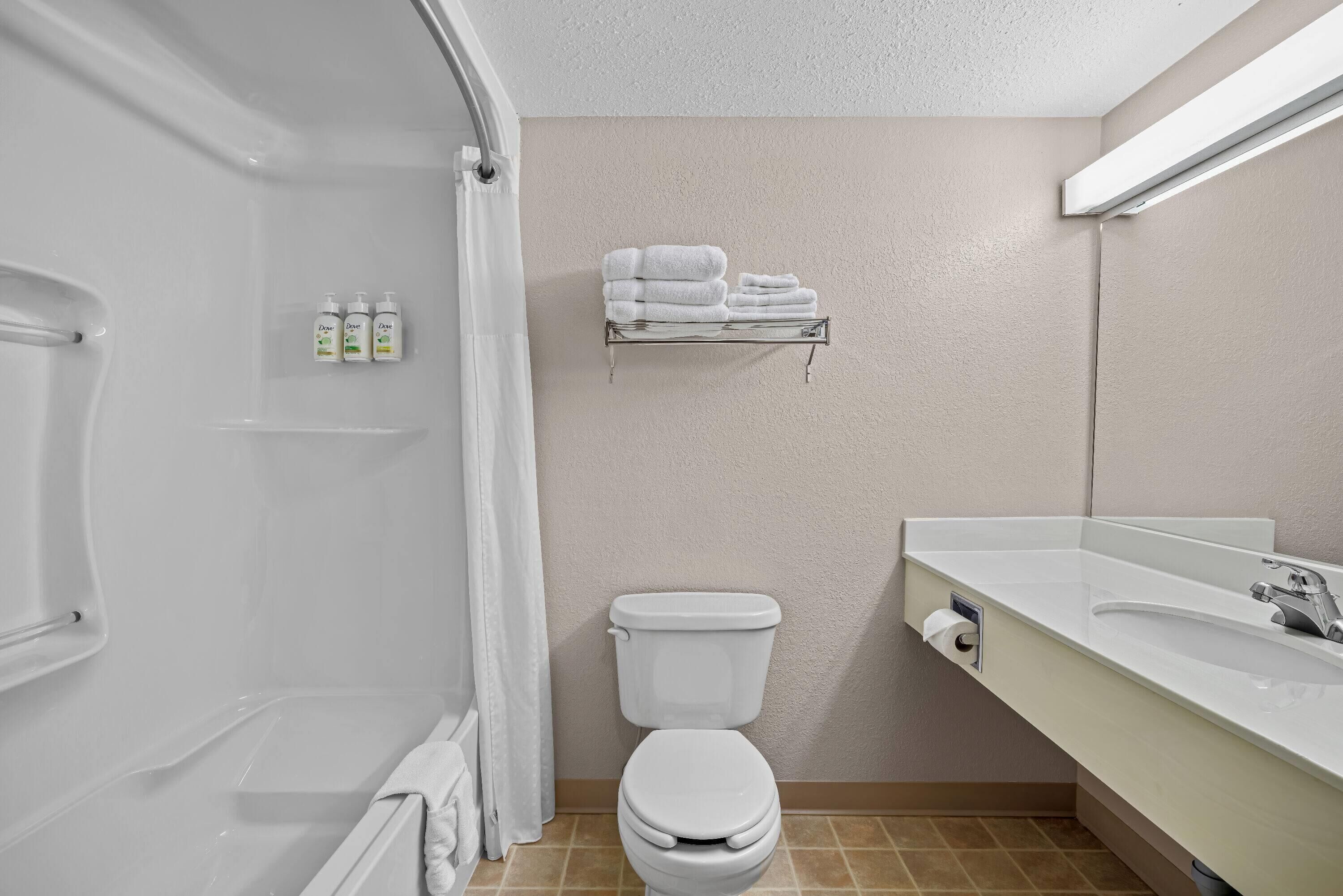 combined shower/bathtub, free toiletries, hair dryer, towels