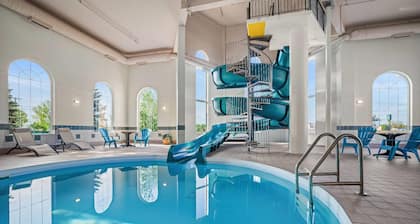 Days Inn & Suites by Wyndham Winkler