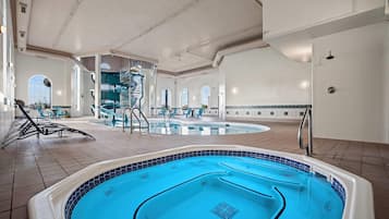 Kolam renang tertutup