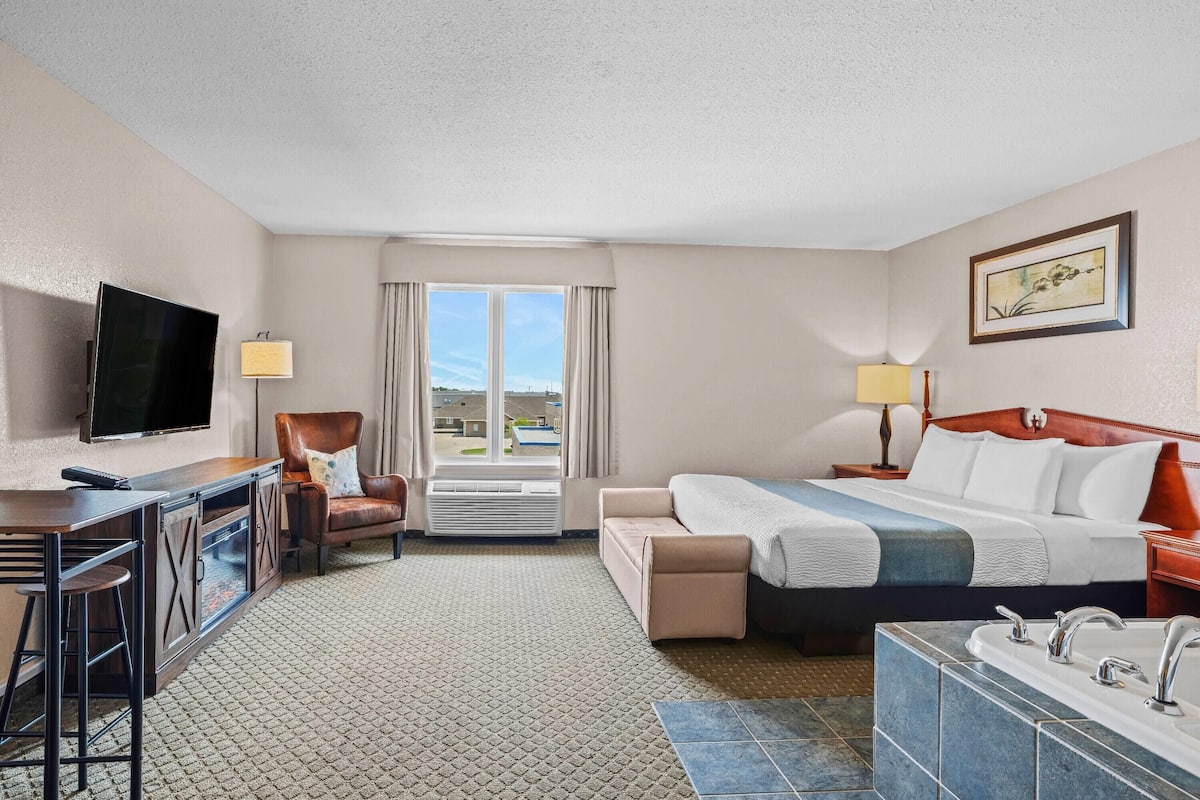 1 king bed non smoking efficiency | jetted bathtub