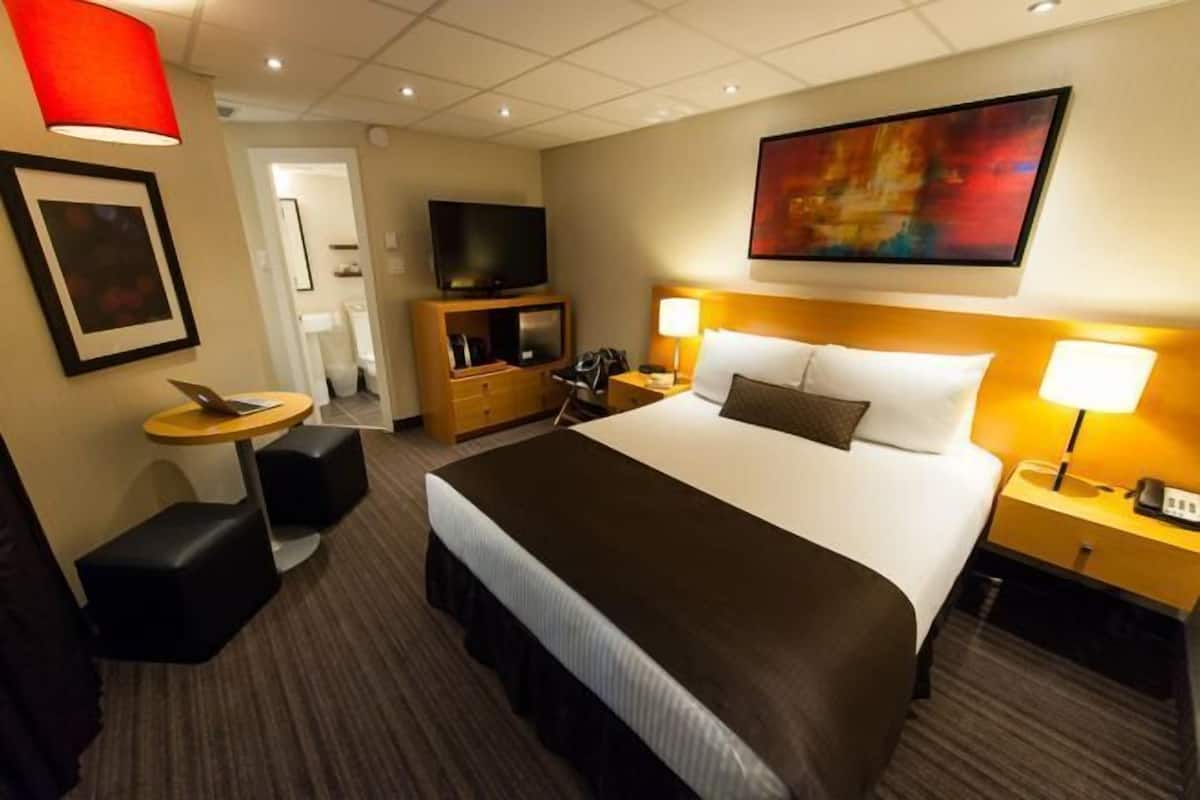 1 chambre, coffres-forts dans les chambres, fer et planche à repasser