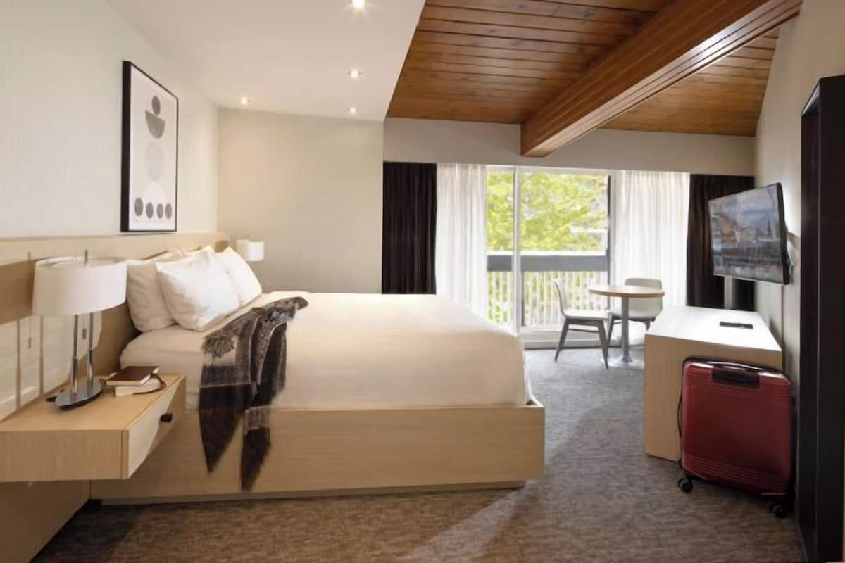 In-room safe, iron/ironing board, free WiFi, bed sheets
