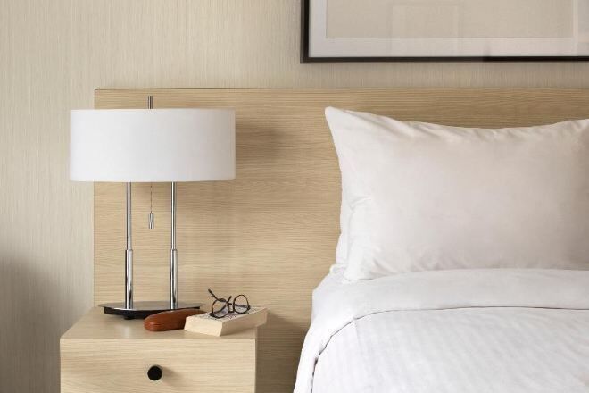 خزنة داخل الغرفة ومكواة/لوح كي وواي فاي مجانًا وملاءات أسرّة