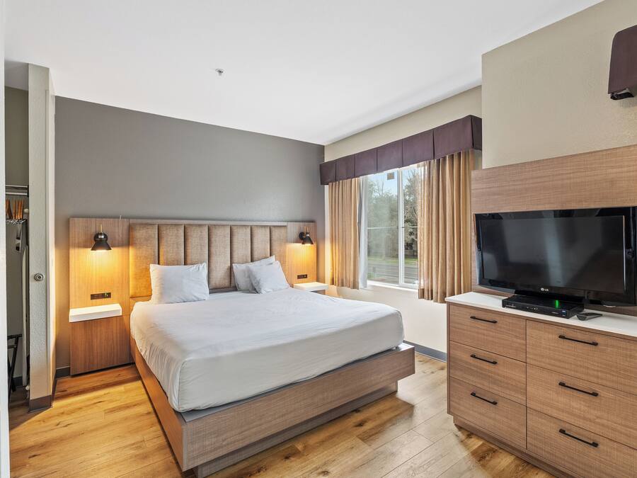 Allergikerbettwaren, Zimmersafe, Verdunkelungsvorhänge