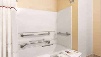 Sviitti, 1 keskisuuri parisänky, esteetön, tupakointi kielletty | Kylpyhuone | Ilmaiset hygieniatuotteet, hiustenkuivaaja, pyyhkeet