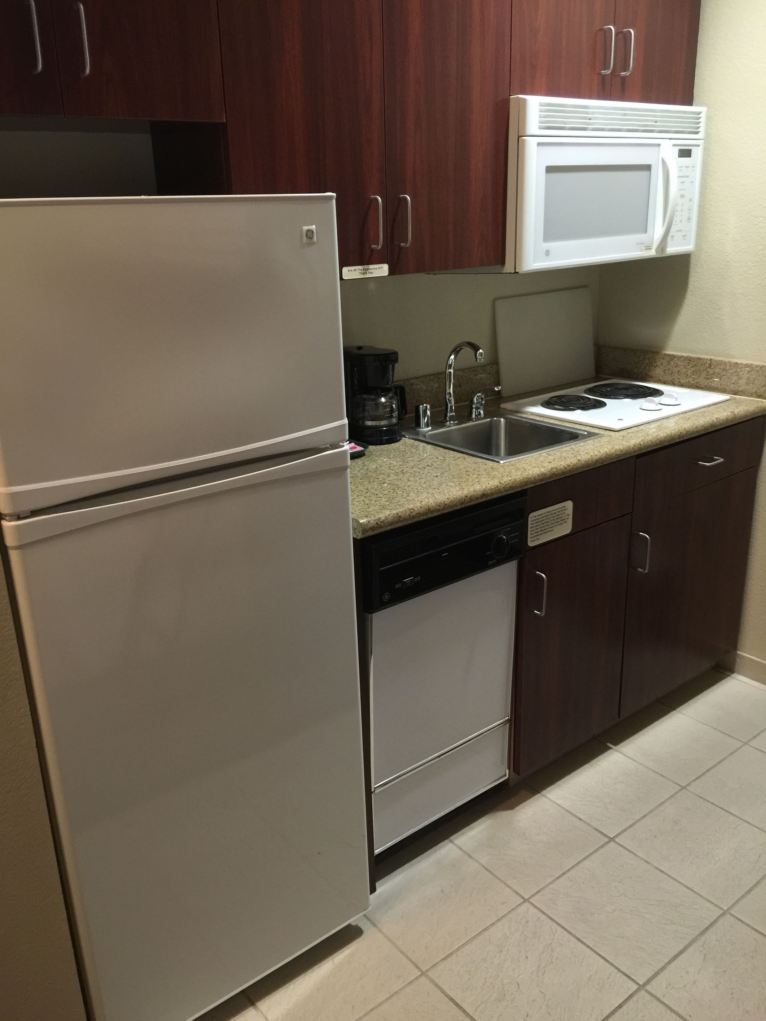 microwave, coffee/tea maker