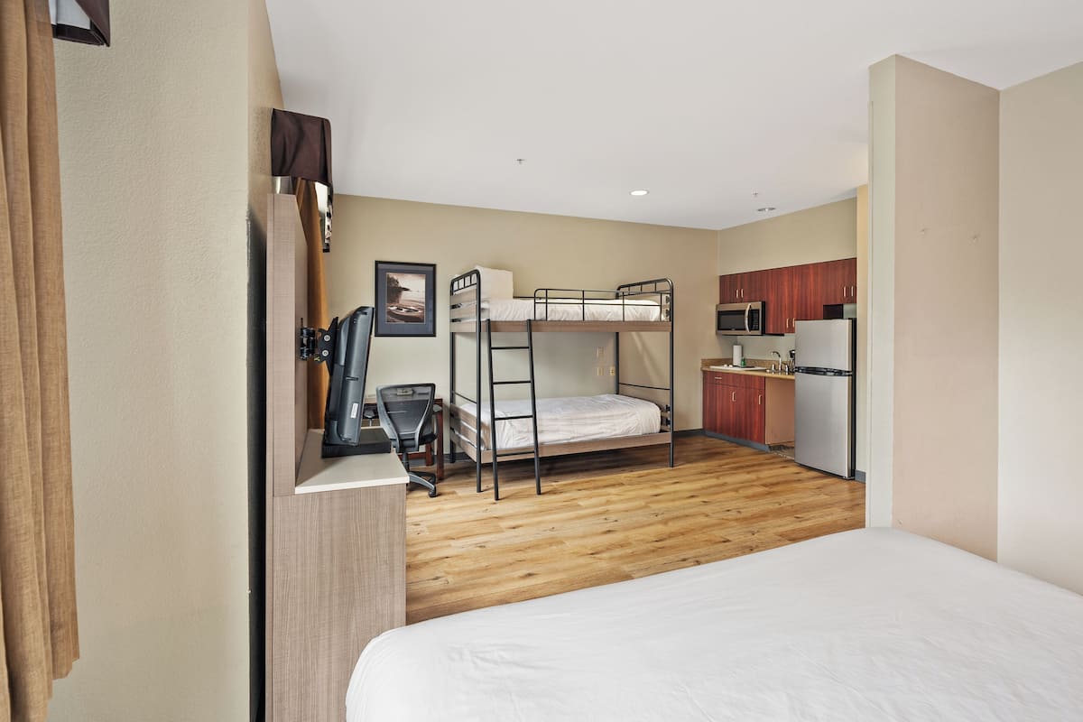 Family Suite, Multiple Beds, Non Smoking