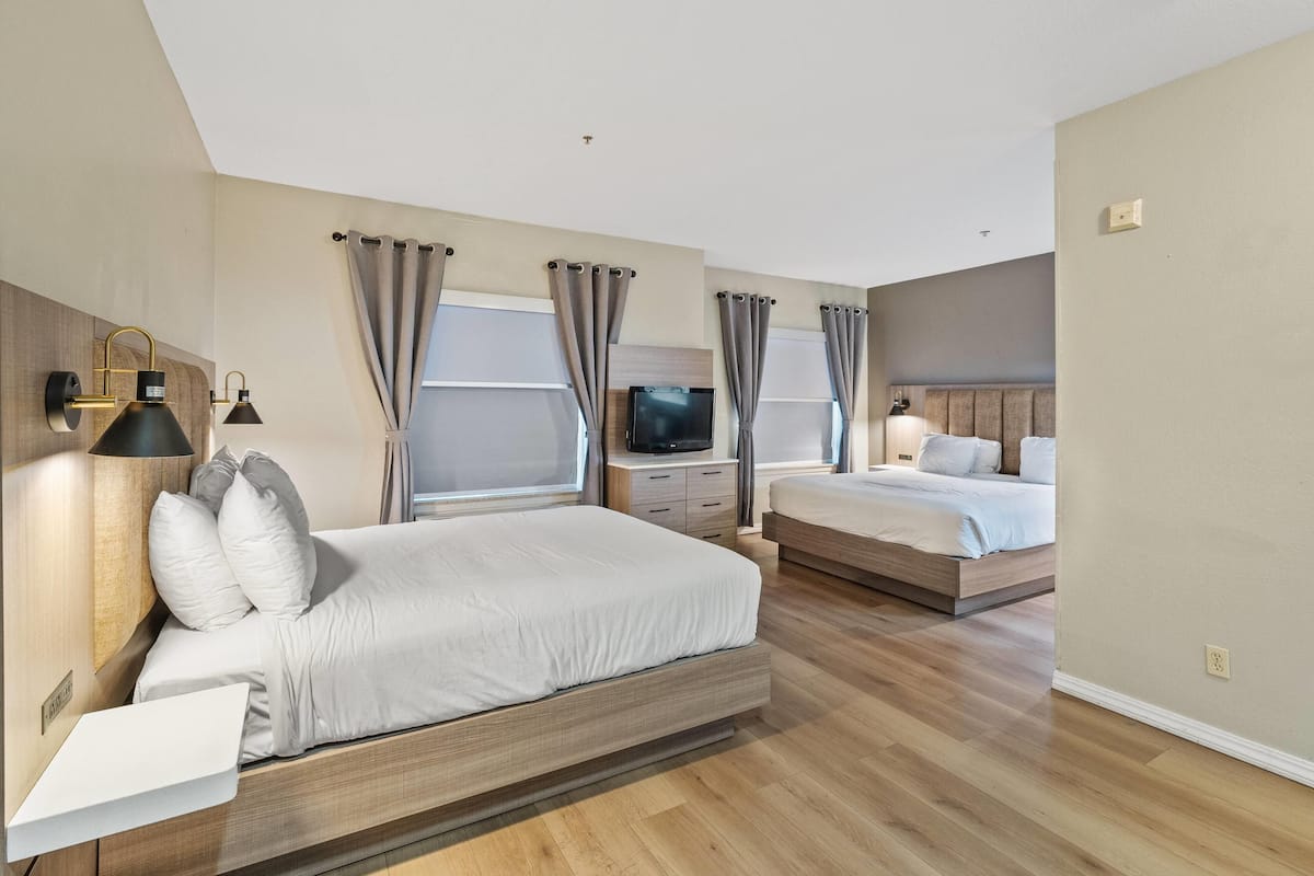 Suite, Multiple Beds, Non Smoking