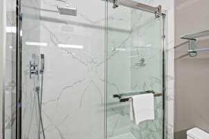 免费洗浴用品、吹风机、毛巾