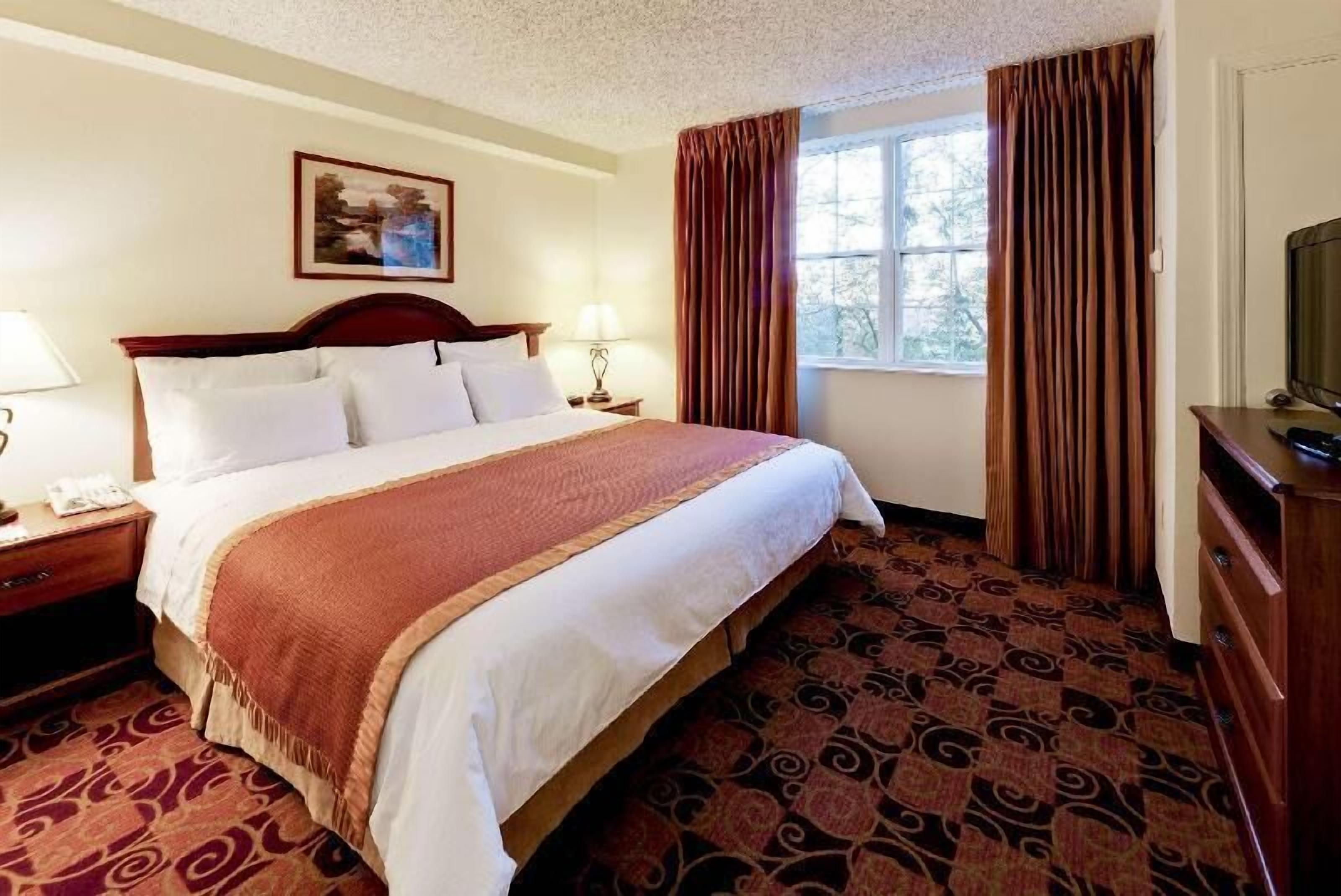 1 bedroom, premium bedding, pillow-top beds, in-room safe