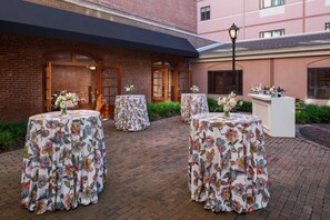 Pool - The Inn at Henderson's Wharf, an Ascend Collection Hotel (Baltimore)